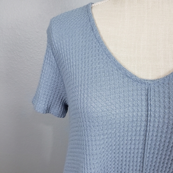 ALTAR'D STATE Waffle Knit Sharkbite Hem Top Light Blue Sz S - Picture 2 of 7